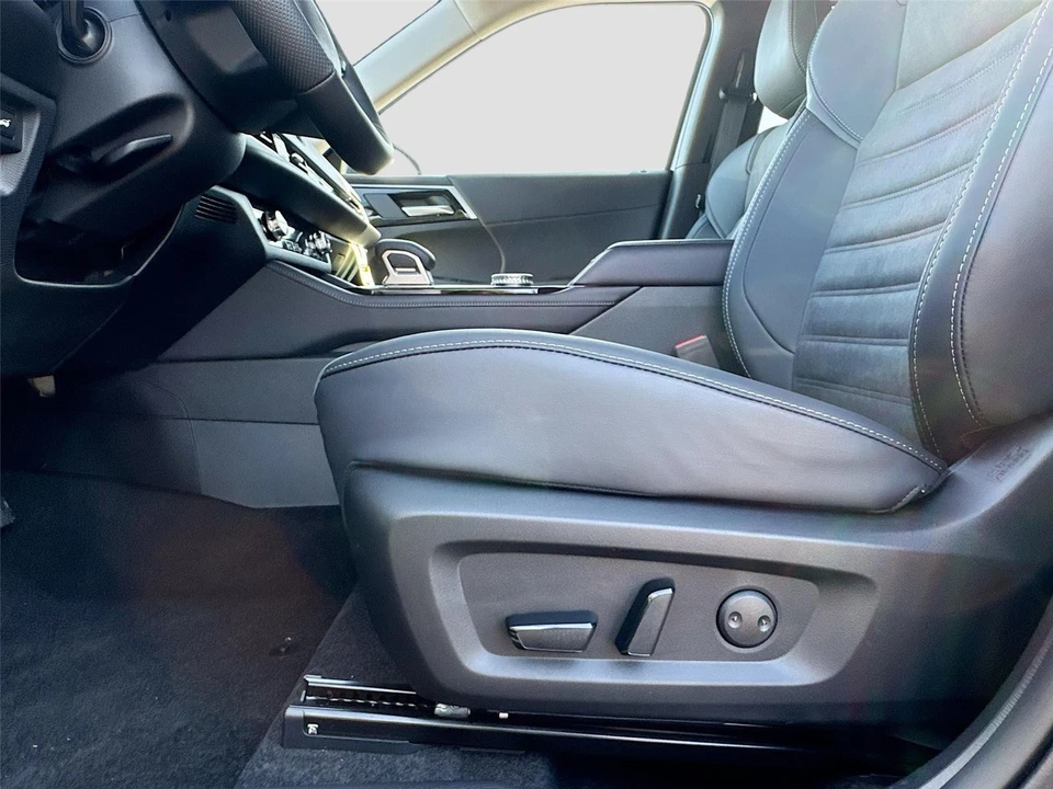 2026 Mitsubishi Outlander - Image 18 of 21