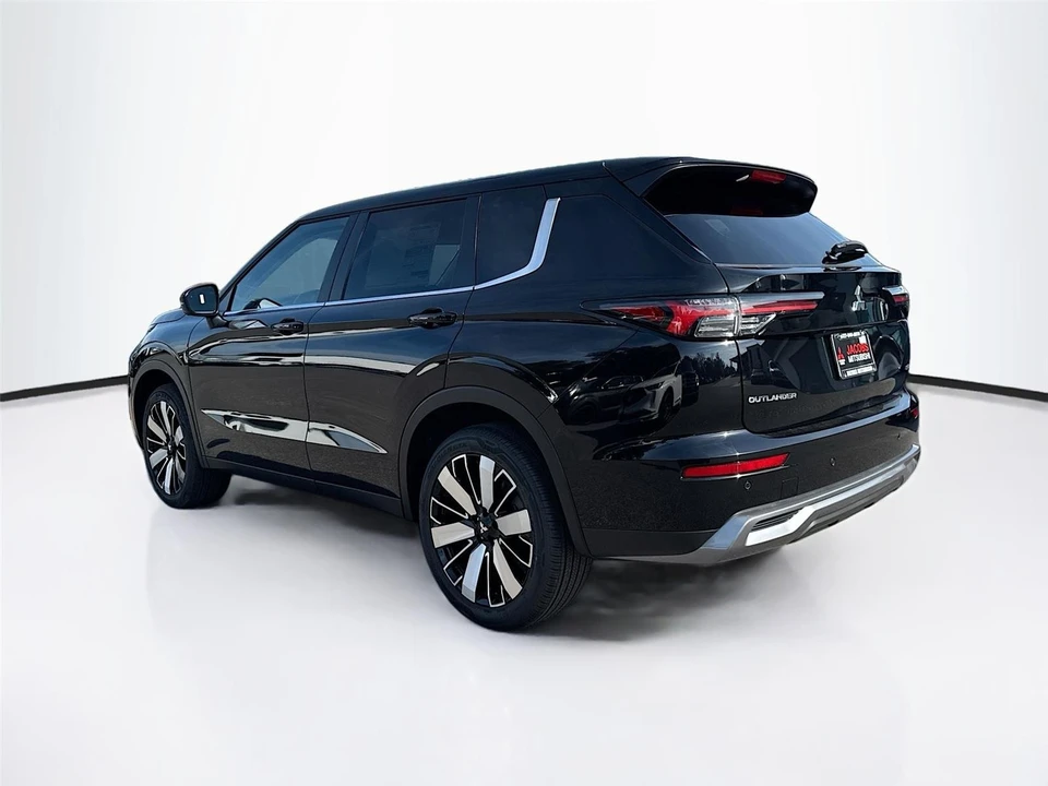 2026 Mitsubishi Outlander - Image 5 of 21