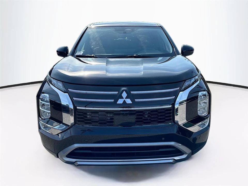 2026 Mitsubishi Outlander - Image 2 of 21