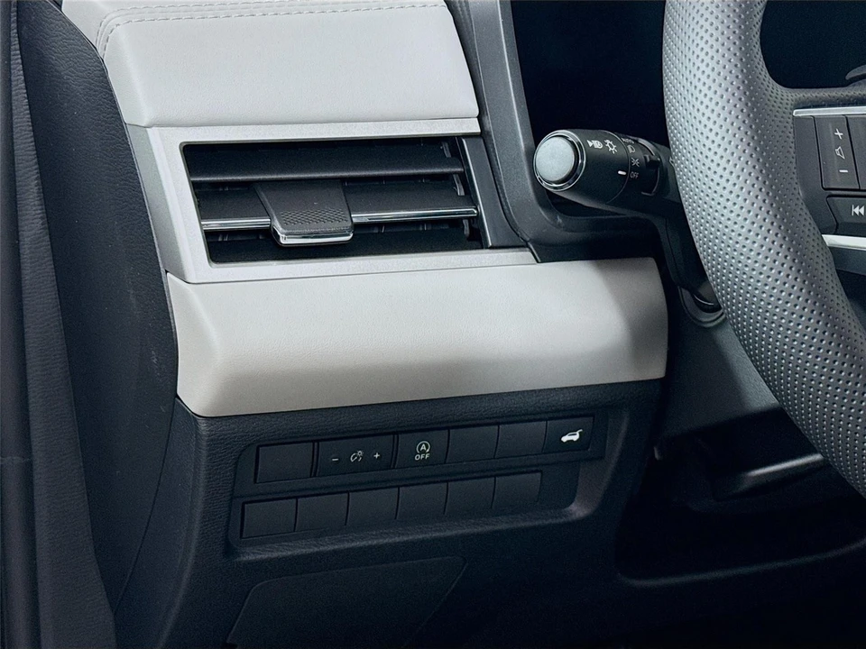 2026 Mitsubishi Outlander - Image 10 of 21
