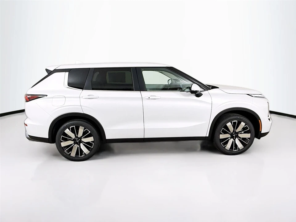 2026 Mitsubishi Outlander - Image 8 of 21