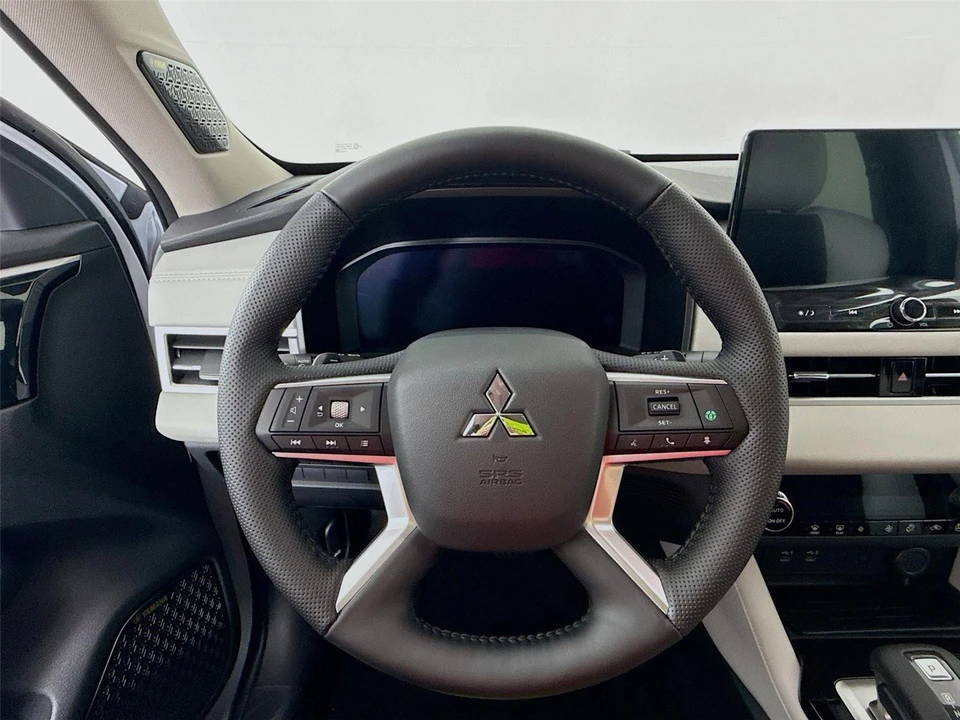 2026 Mitsubishi Outlander - Image 11 of 21