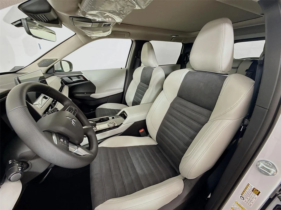 2026 Mitsubishi Outlander - Image 19 of 21