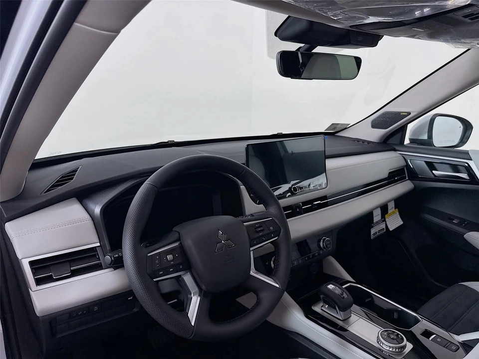 2026 Mitsubishi Outlander - Image 9 of 21