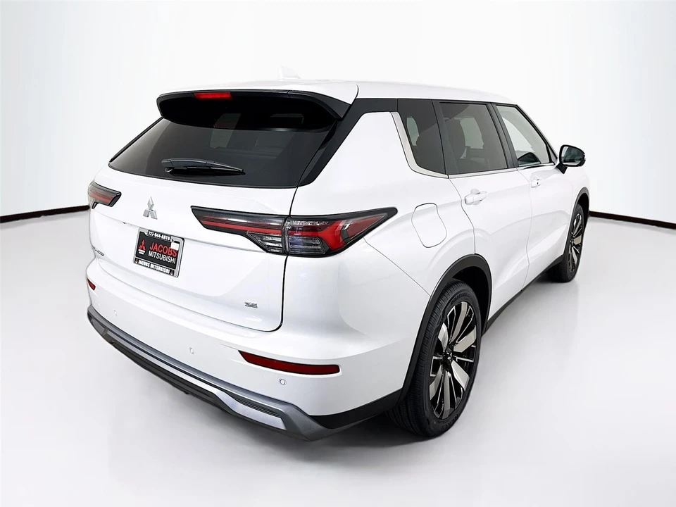 2026 Mitsubishi Outlander - Image 7 of 21