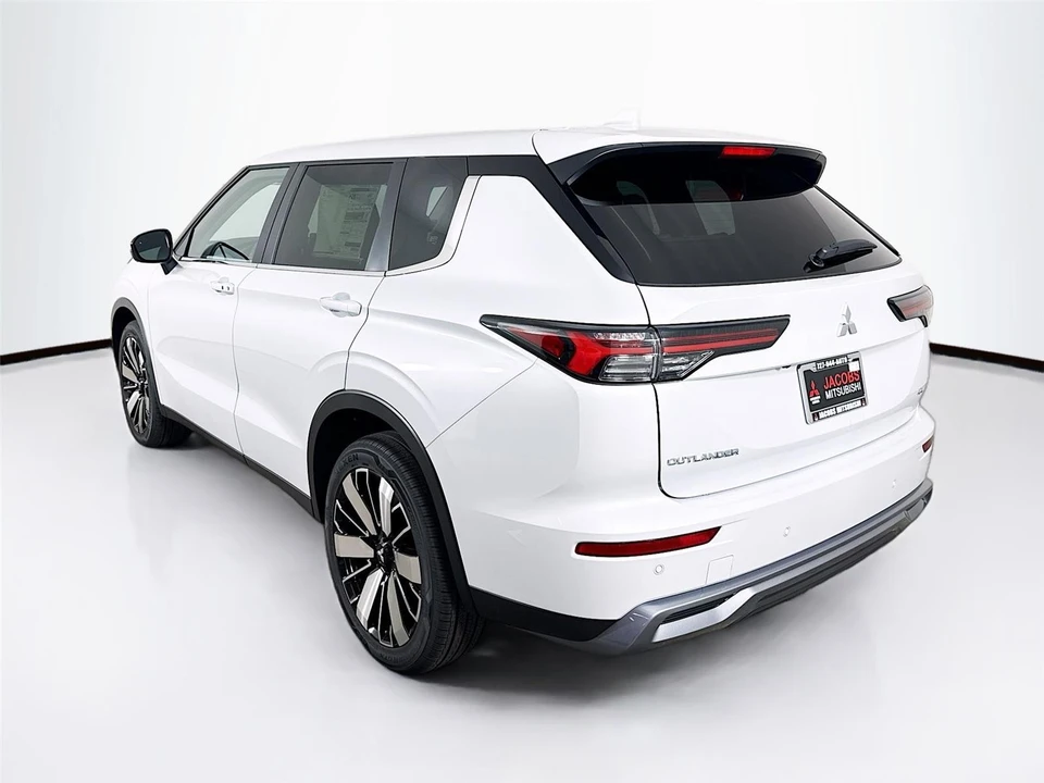 2026 Mitsubishi Outlander - Image 5 of 21