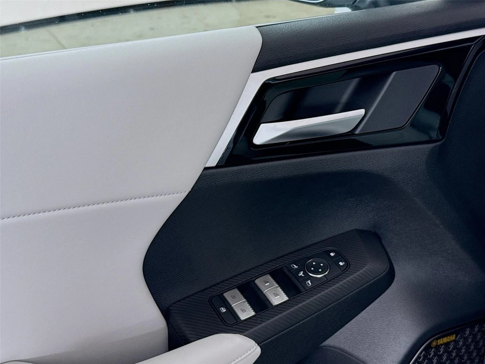 2026 Mitsubishi Outlander - Image 17 of 21