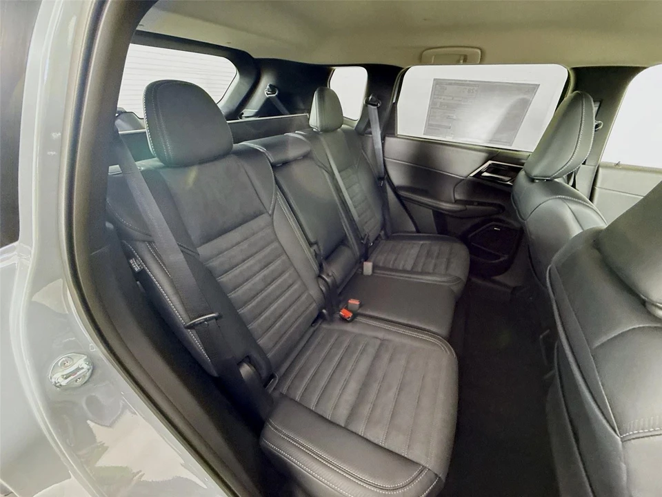 2026 Mitsubishi Outlander - Image 19 of 21