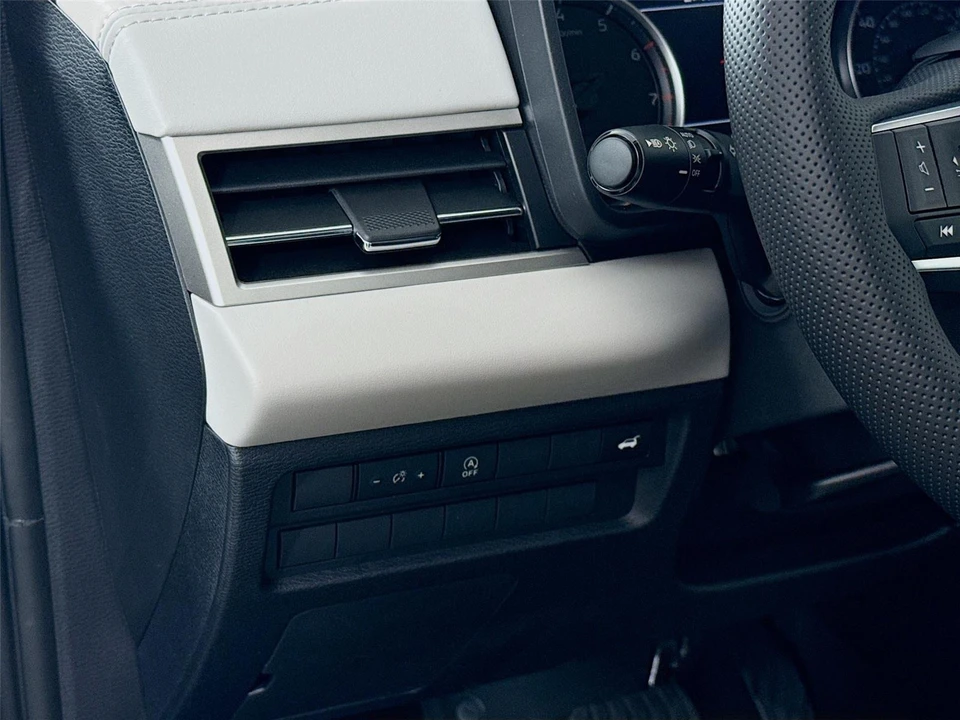 2026 Mitsubishi Outlander - Image 10 of 21