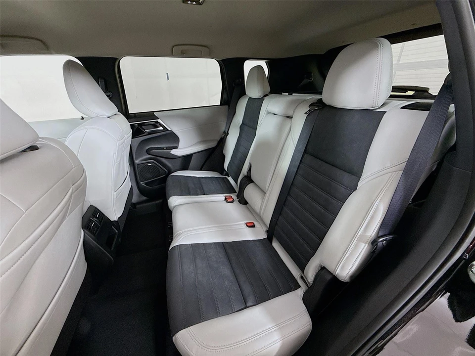 2026 Mitsubishi Outlander - Image 21 of 21
