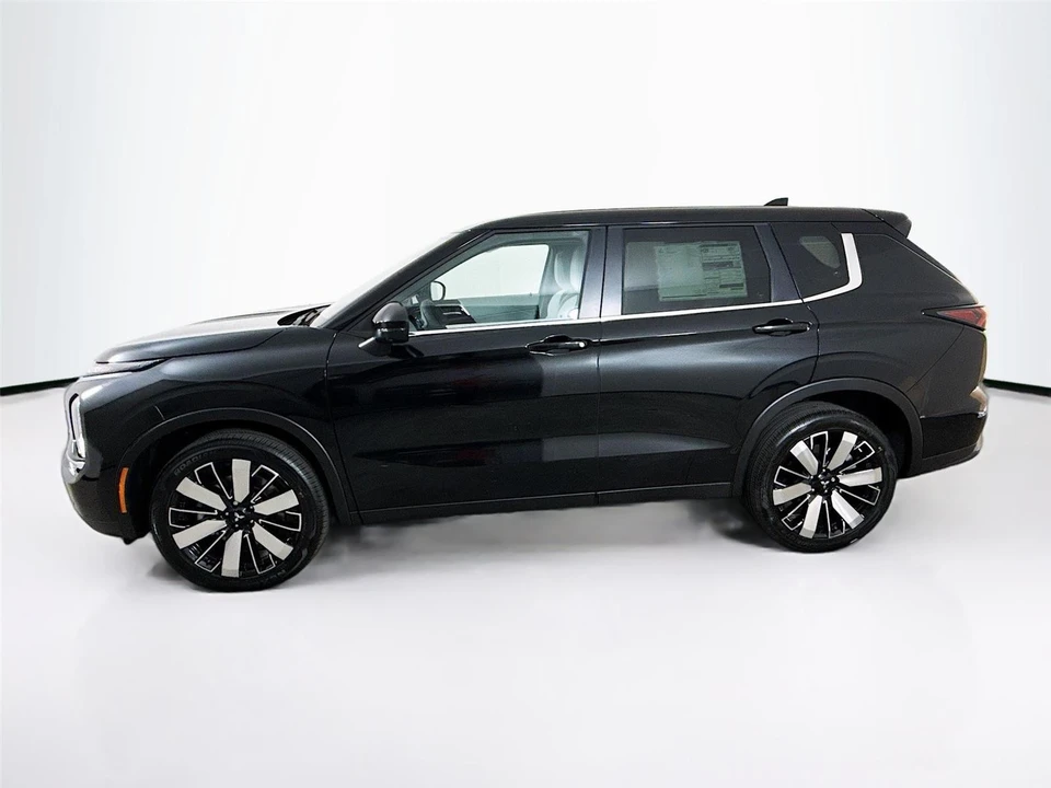 2026 Mitsubishi Outlander - Image 4 of 21