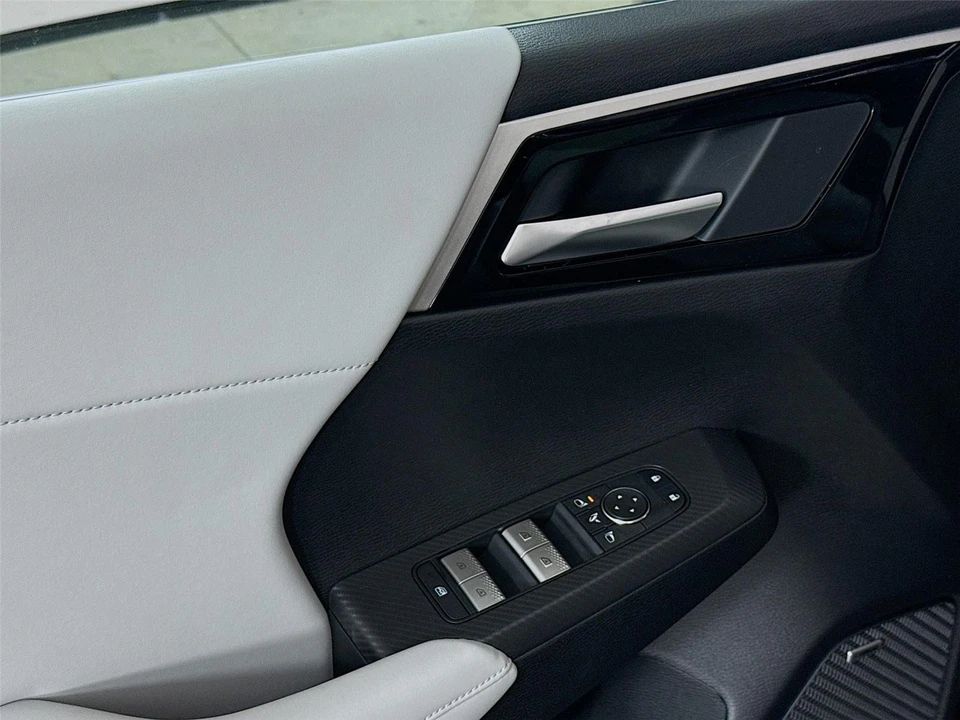 2026 Mitsubishi Outlander - Image 16 of 21