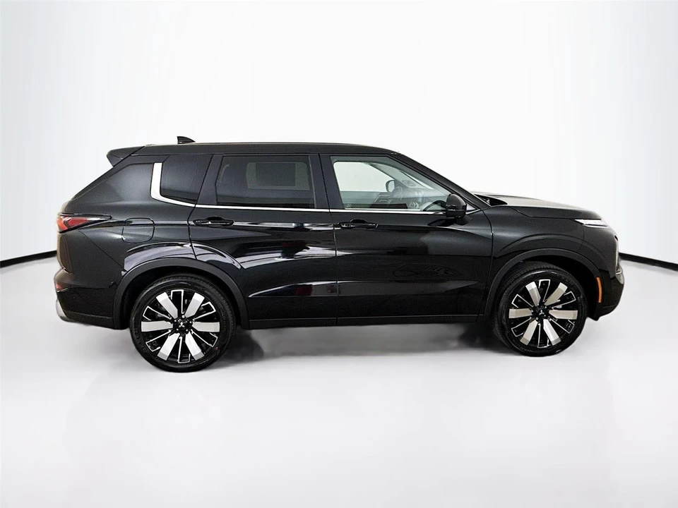 2026 Mitsubishi Outlander - Image 8 of 21