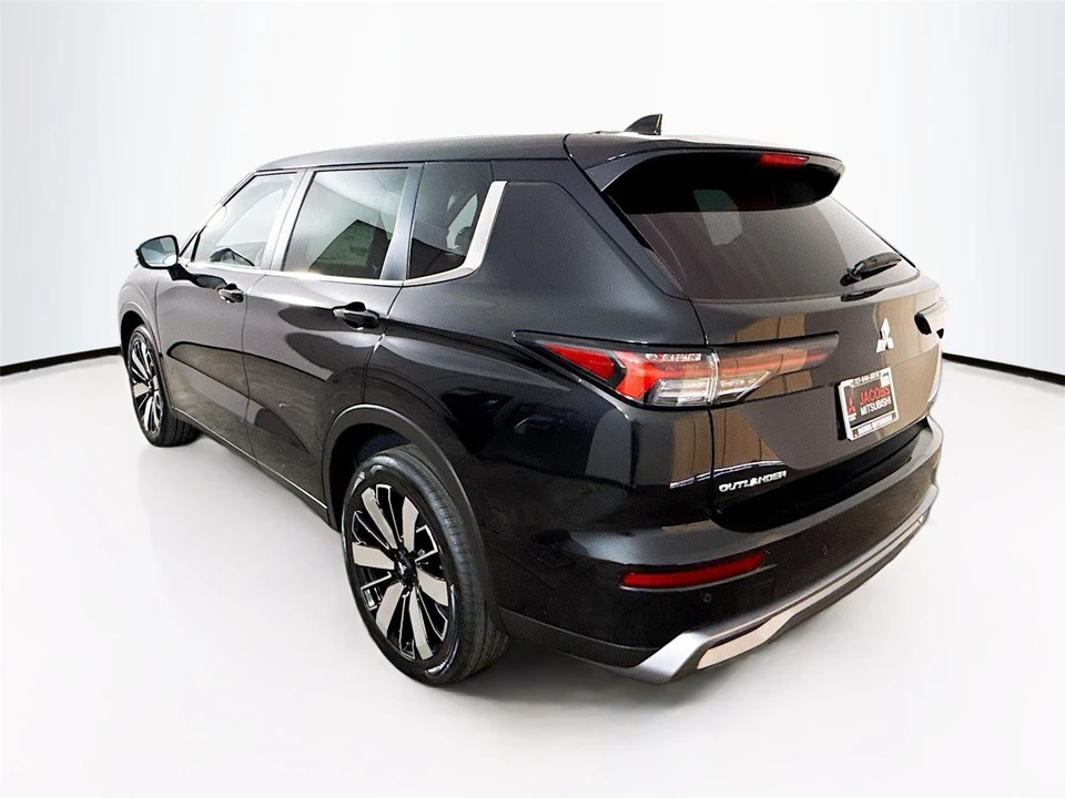 2026 Mitsubishi Outlander - Image 5 of 21