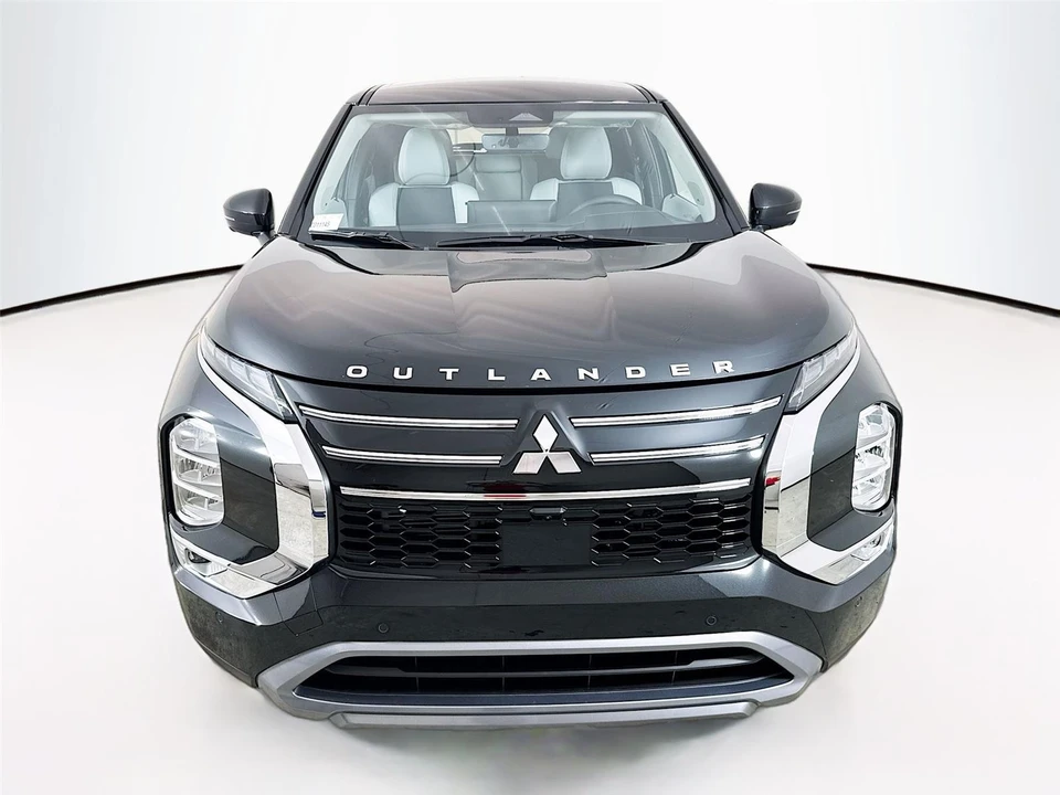 2026 Mitsubishi Outlander - Image 2 of 21