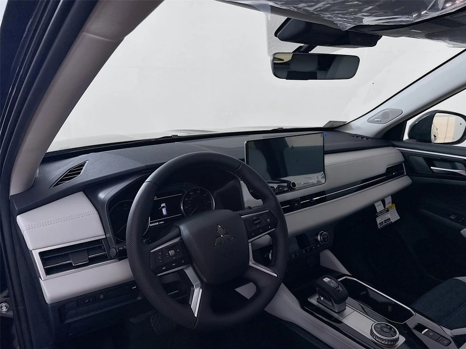 2026 Mitsubishi Outlander - Image 9 of 21