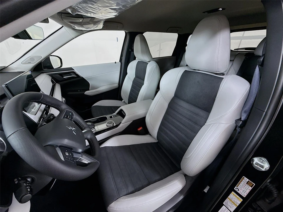 2026 Mitsubishi Outlander - Image 19 of 21