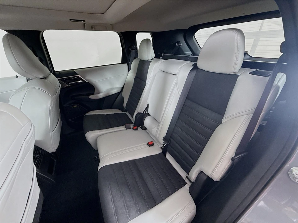 2026 Mitsubishi Outlander - Image 17 of 21