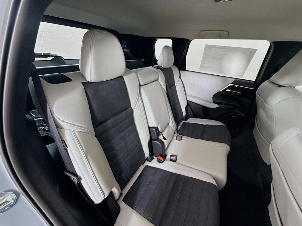 2026 Mitsubishi Outlander - Image 19 of 21