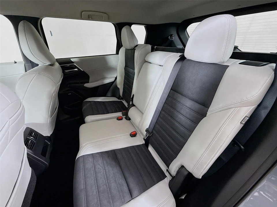 2026 Mitsubishi Outlander - Image 16 of 21