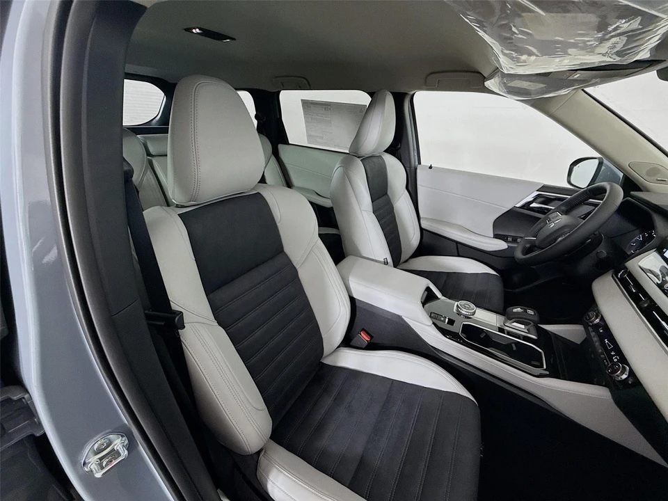 2026 Mitsubishi Outlander - Image 20 of 21