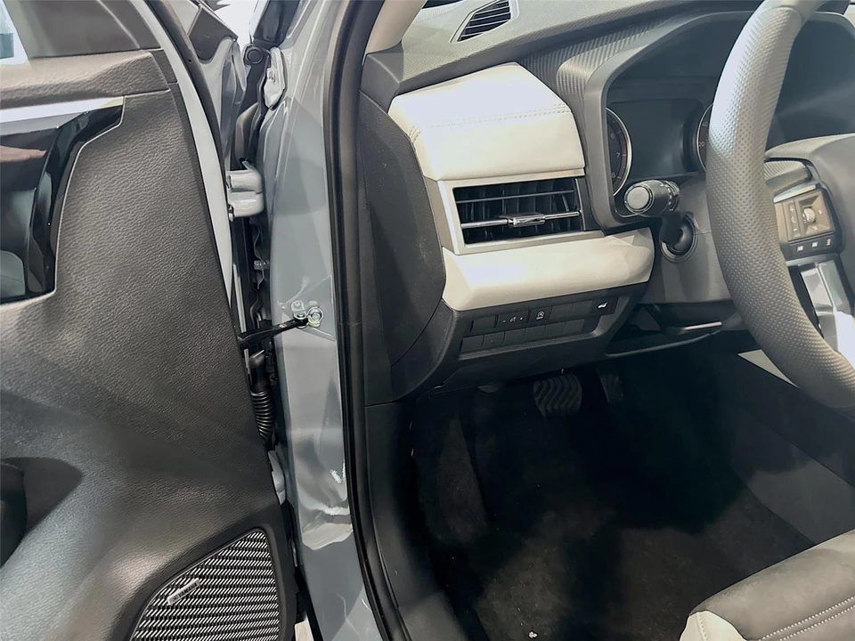 2026 Mitsubishi Outlander - Image 7 of 21