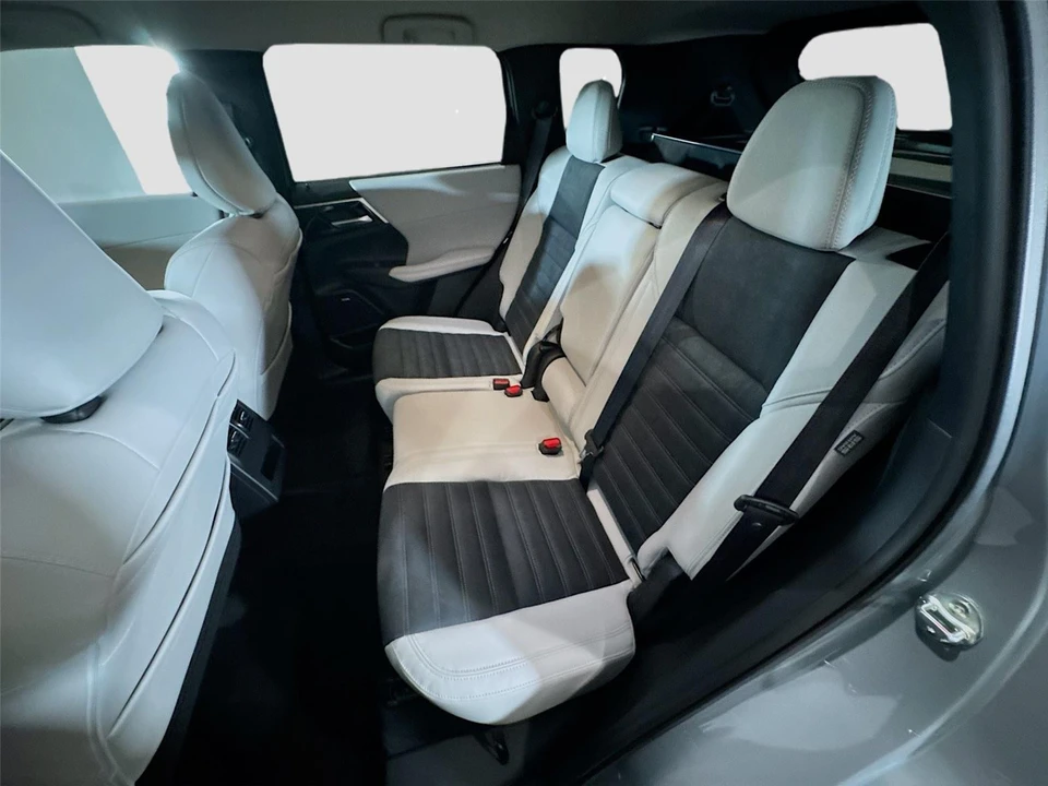 2026 Mitsubishi Outlander - Image 19 of 21