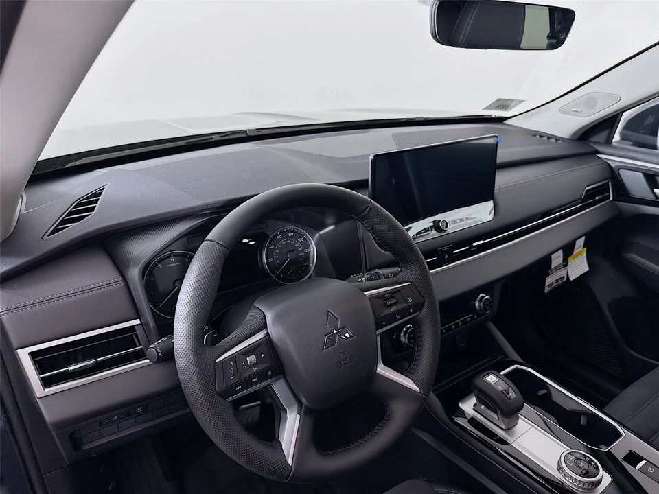 2026 Mitsubishi Outlander - Image 9 of 21