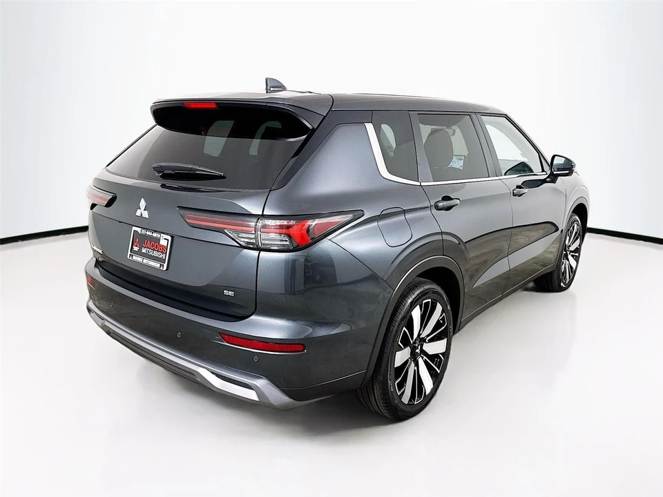 2026 Mitsubishi Outlander - Image 7 of 21