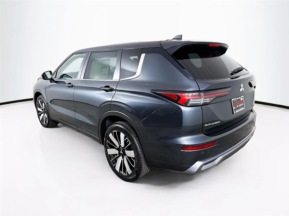 2026 Mitsubishi Outlander - Image 5 of 21