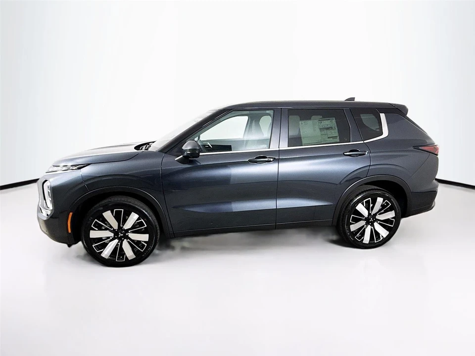 2026 Mitsubishi Outlander - Image 4 of 21