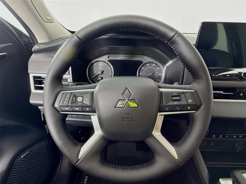 2026 Mitsubishi Outlander - Image 11 of 21