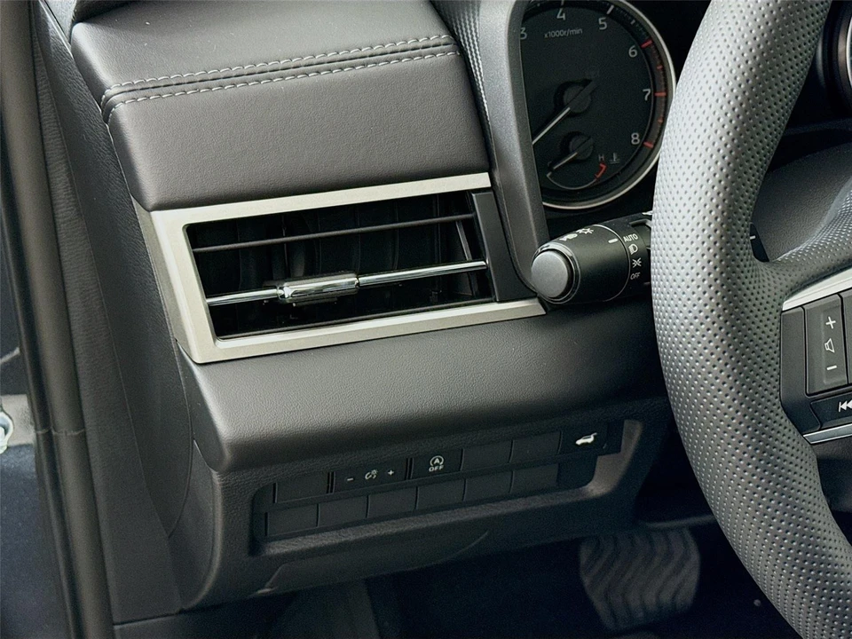 2026 Mitsubishi Outlander - Image 10 of 21
