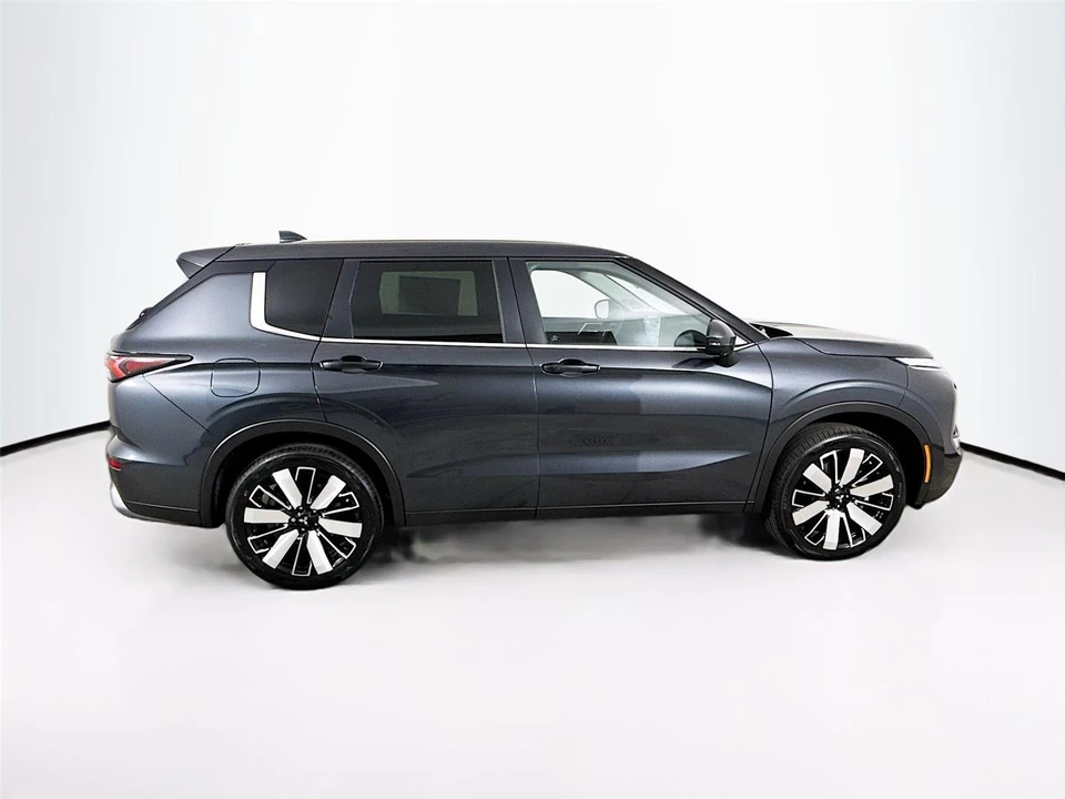 2026 Mitsubishi Outlander - Image 8 of 21