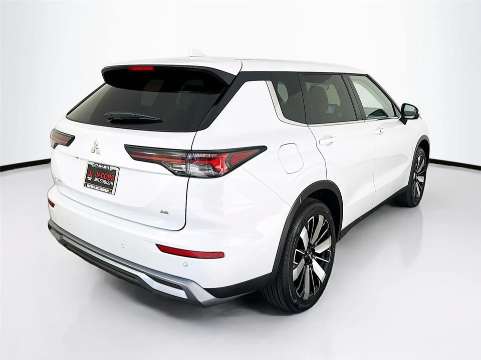 2026 Mitsubishi Outlander - Image 7 of 21