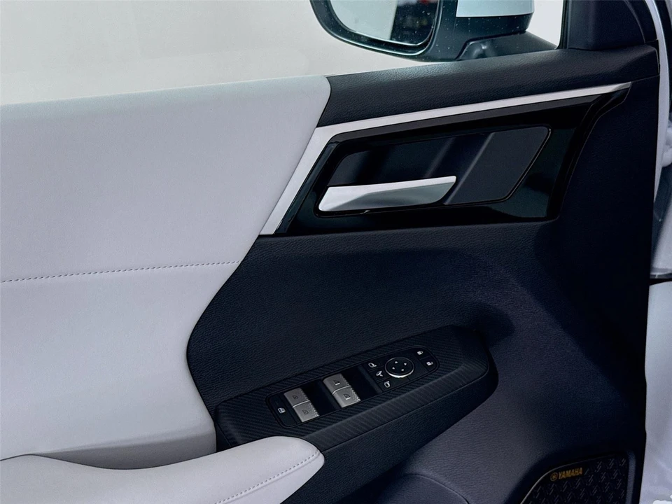 2026 Mitsubishi Outlander - Image 17 of 21