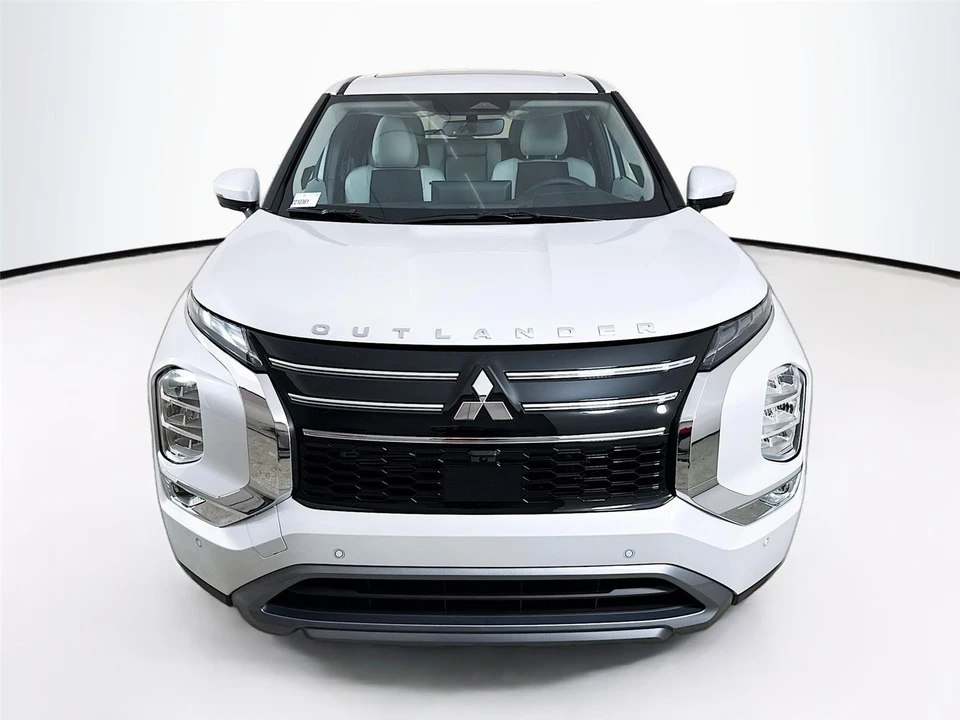 2026 Mitsubishi Outlander - Image 2 of 21