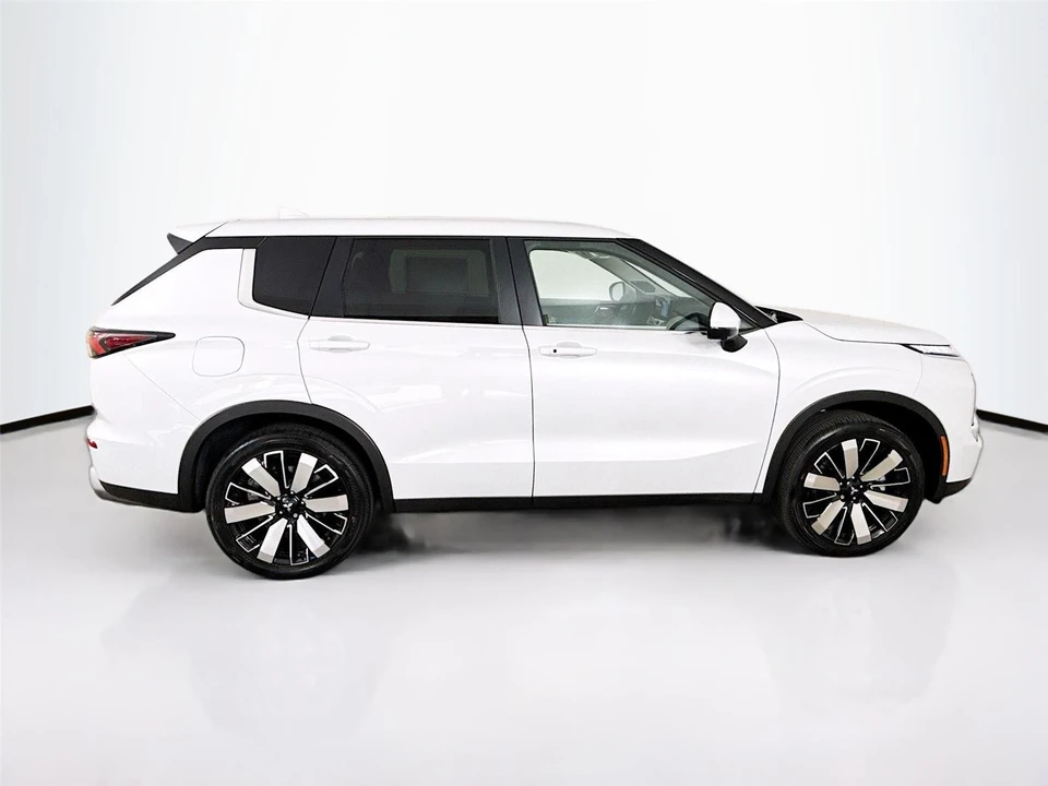 2026 Mitsubishi Outlander - Image 7 of 21