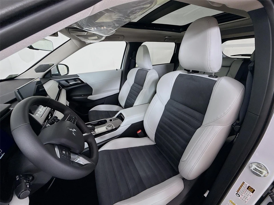 2026 Mitsubishi Outlander - Image 19 of 21