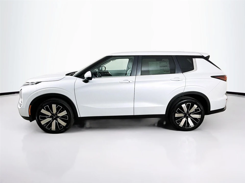 2026 Mitsubishi Outlander - Image 4 of 21