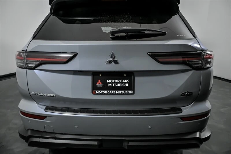 2026 Mitsubishi Outlander - Image 8 of 21