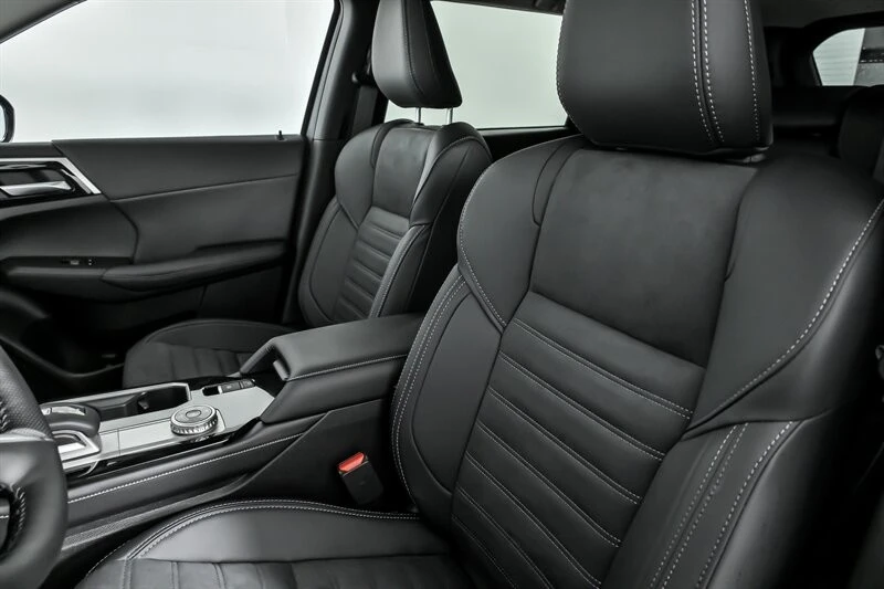 2026 Mitsubishi Outlander - Image 14 of 21