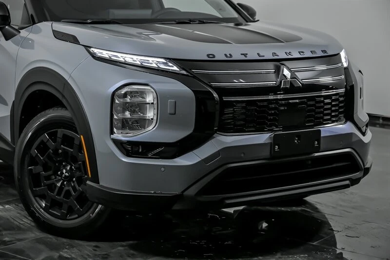 2026 Mitsubishi Outlander - Image 2 of 21