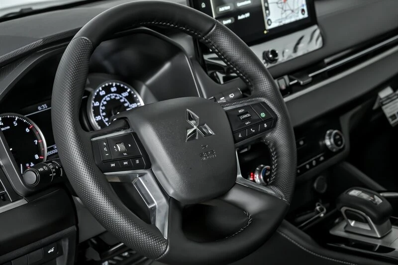 2026 Mitsubishi Outlander - Image 17 of 21