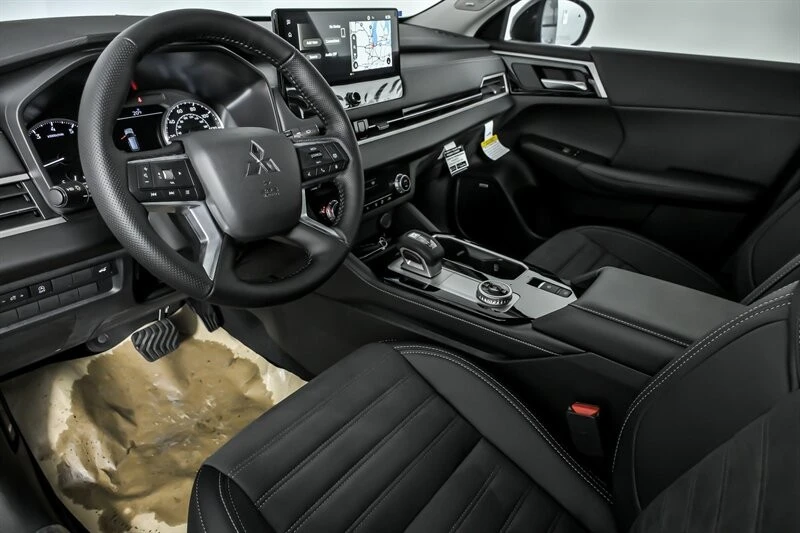 2026 Mitsubishi Outlander - Image 13 of 21