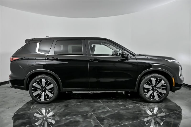 2026 Mitsubishi Outlander - Image 9 of 21