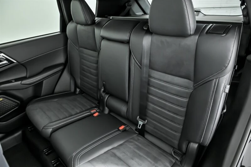 2026 Mitsubishi Outlander - Image 16 of 21
