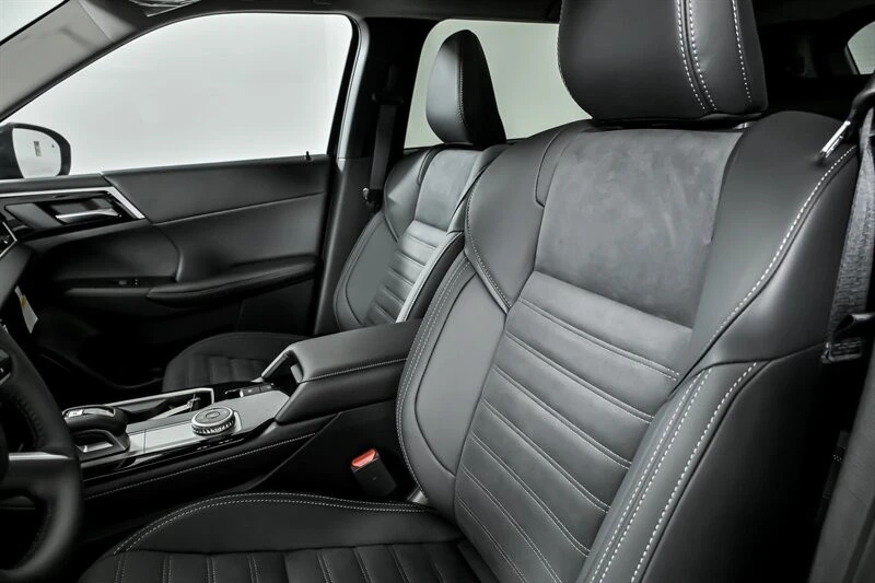 2026 Mitsubishi Outlander - Image 12 of 23