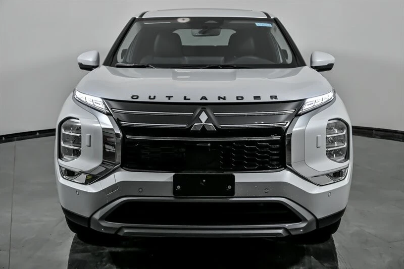 2026 Mitsubishi Outlander - Image 4 of 21