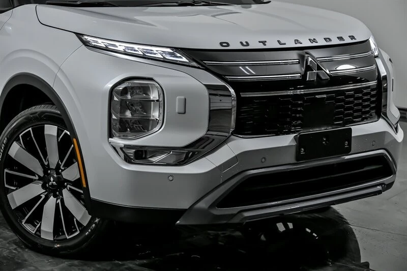 2026 Mitsubishi Outlander - Image 2 of 21